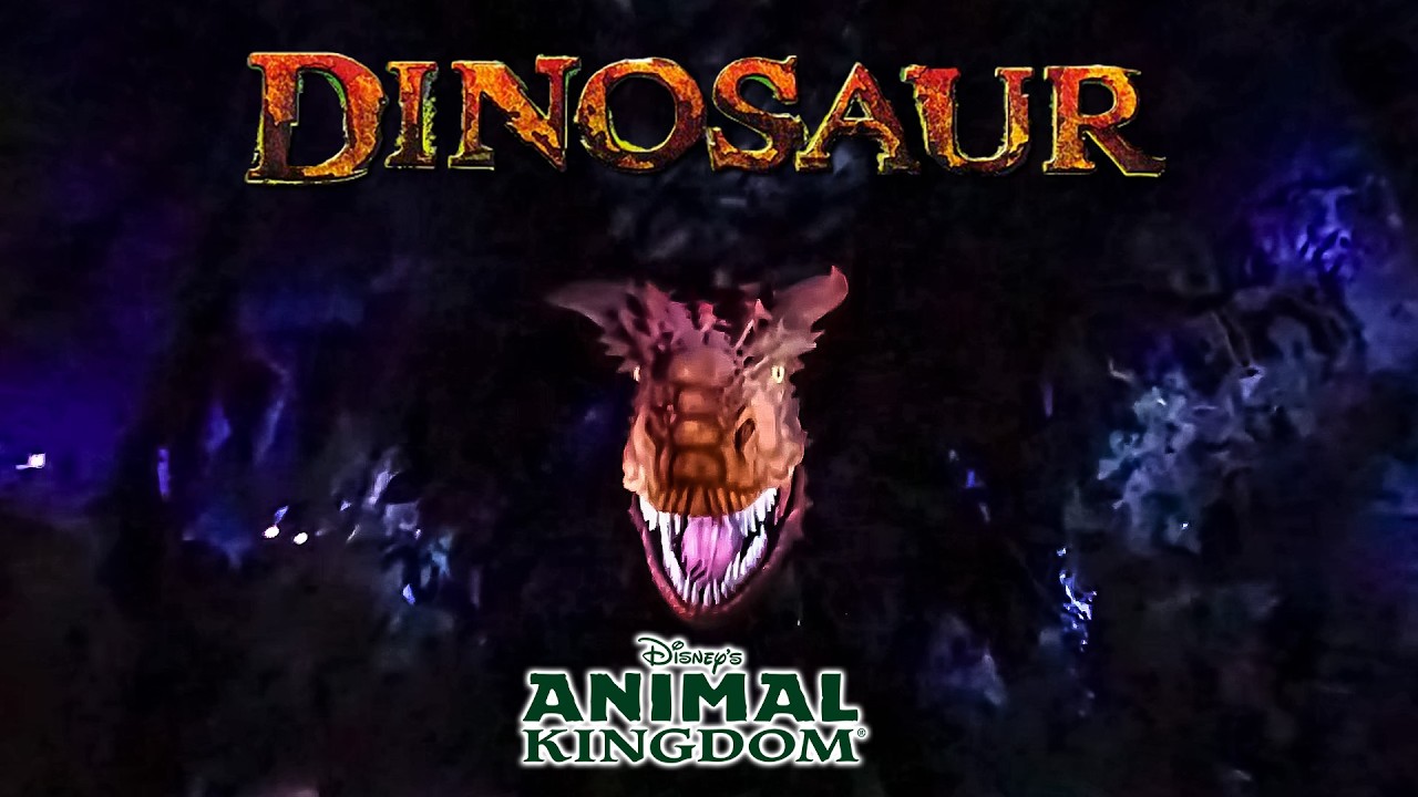 Динозавр на аттракционе, вид от первого лица при слабом освещении, Disney's Animal Kingdom, 2025,...