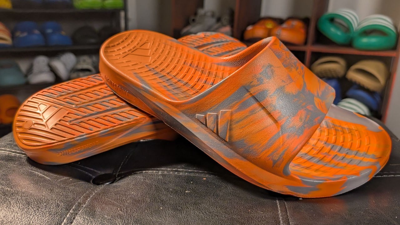 Обзор шлепанцев Adidas Lightshift: размер, посадка, комфорт.