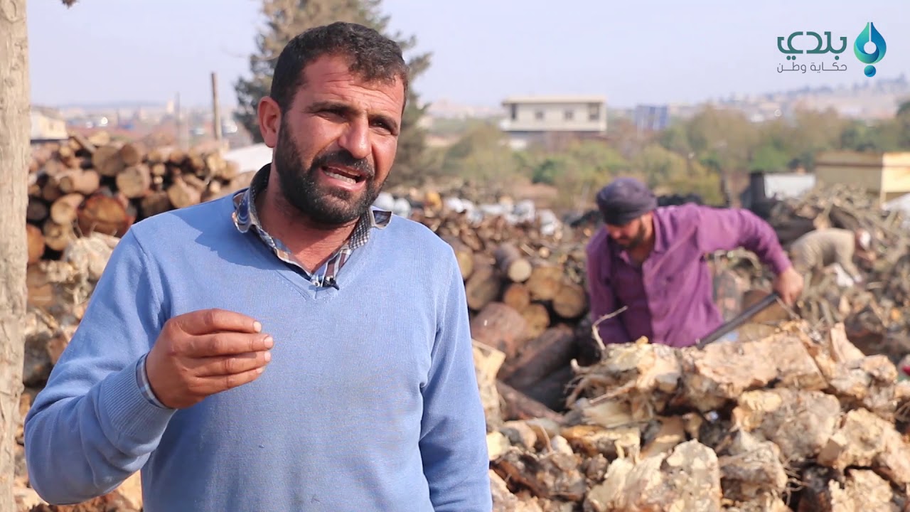 ارتفاع أسعار الحطب لندرته بأسواق إدلب وسوء الحالة المادية للنازحين