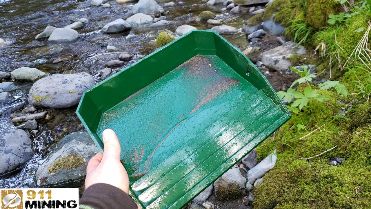 Finding Placer Gold With The Best Dammed Gold Pan!