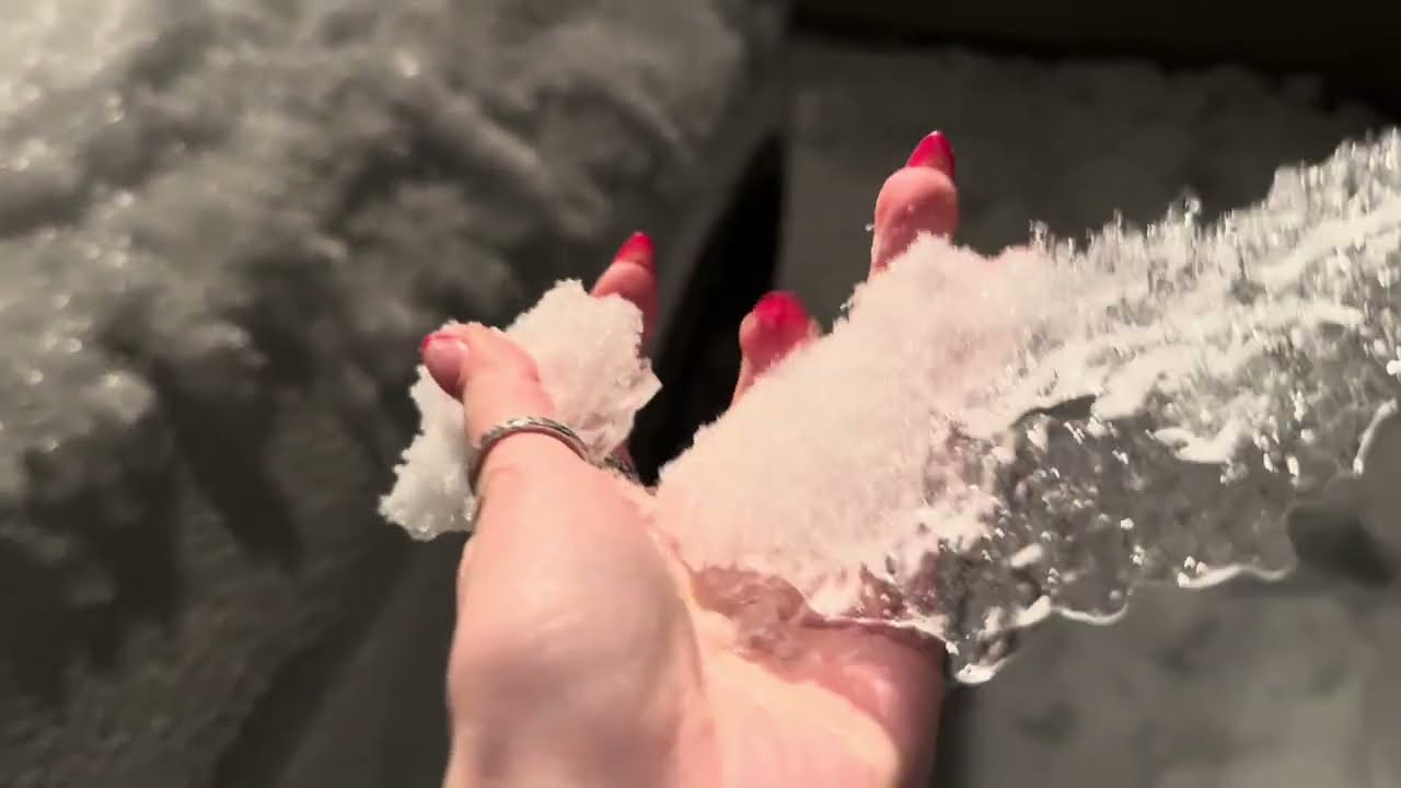 ASMR tapping and scratching on my icy car ❄️ 