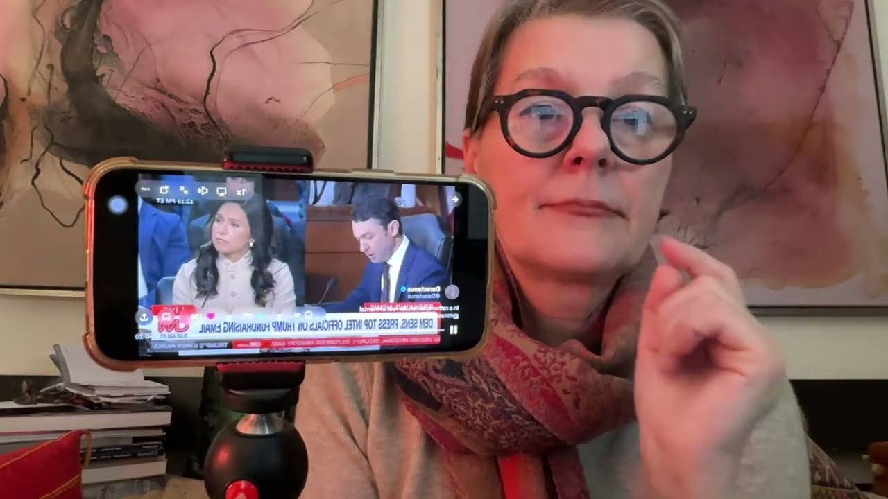 Комментатор политических новостей