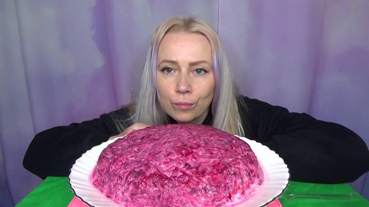МУКБАНГ СЕЛЕДКА ПОД ШУБОЙ///С СЕКРЕТОМ///MUKBANG СЕЛЕДКА под ШУБОЙ/// RUSSIAN SALAD //не АСМР
