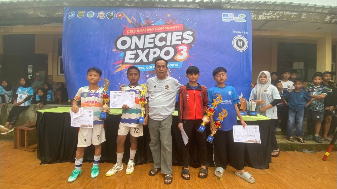 Petualangan Turnamnet Futsal di SMPN 1 Ciemas 