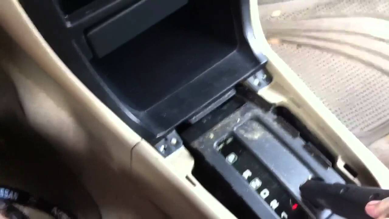 Disassembling the radio trim on 98-01 Nissan Altima.
