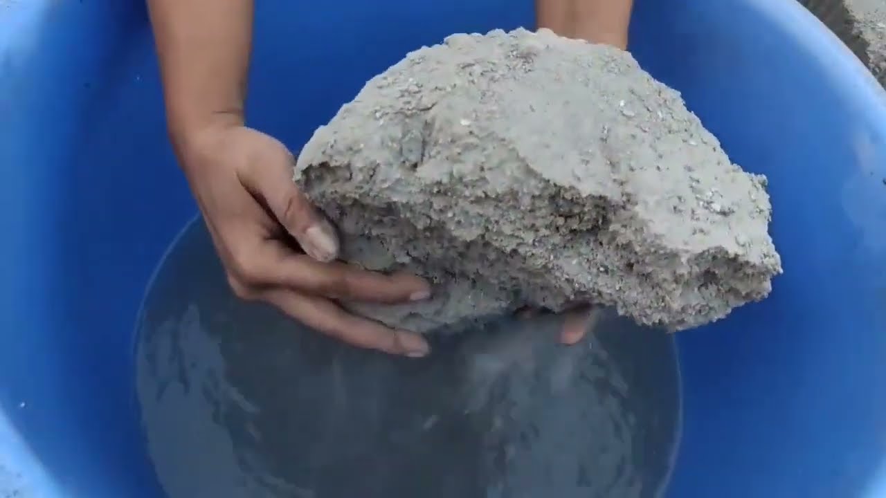 Asmr - Gritty soft sand cement chunks crumbling in water 💦💦#oddlysatisfying 