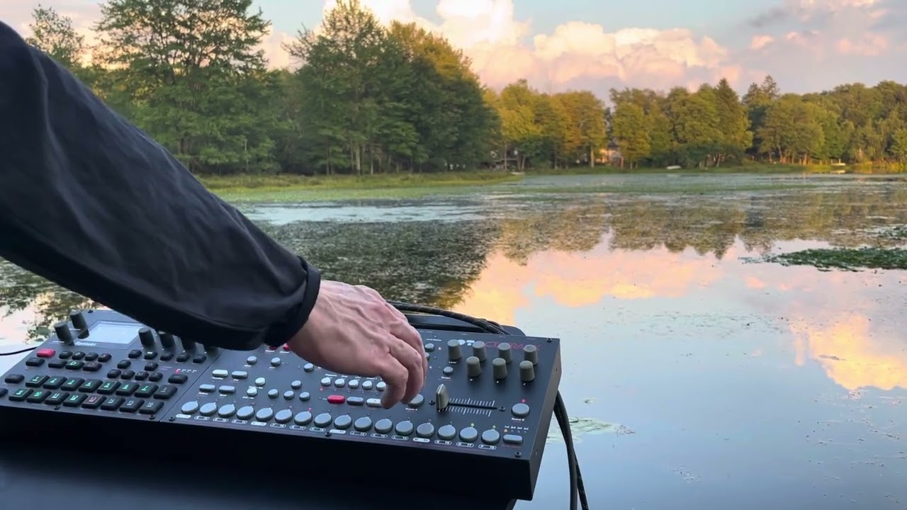 Trying to summon the creature of the lake  / Octatrack Syntakt / August 2023