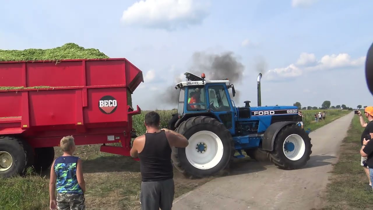 MAIS LADEN MET EEN HITACHI ZAXIS 180LC FORD 8830 POWER SHIFT CORNFEST GIETHOORN