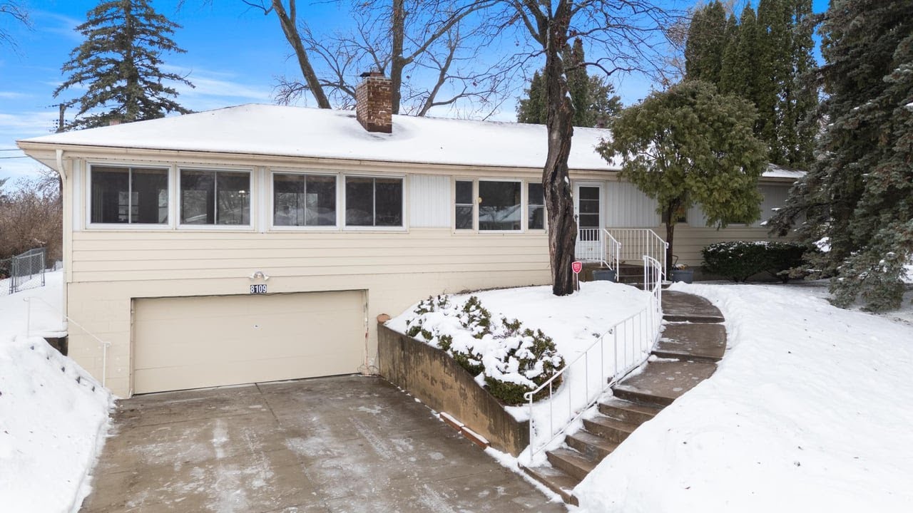 8109 30th Ave N, Minneapolis, MN