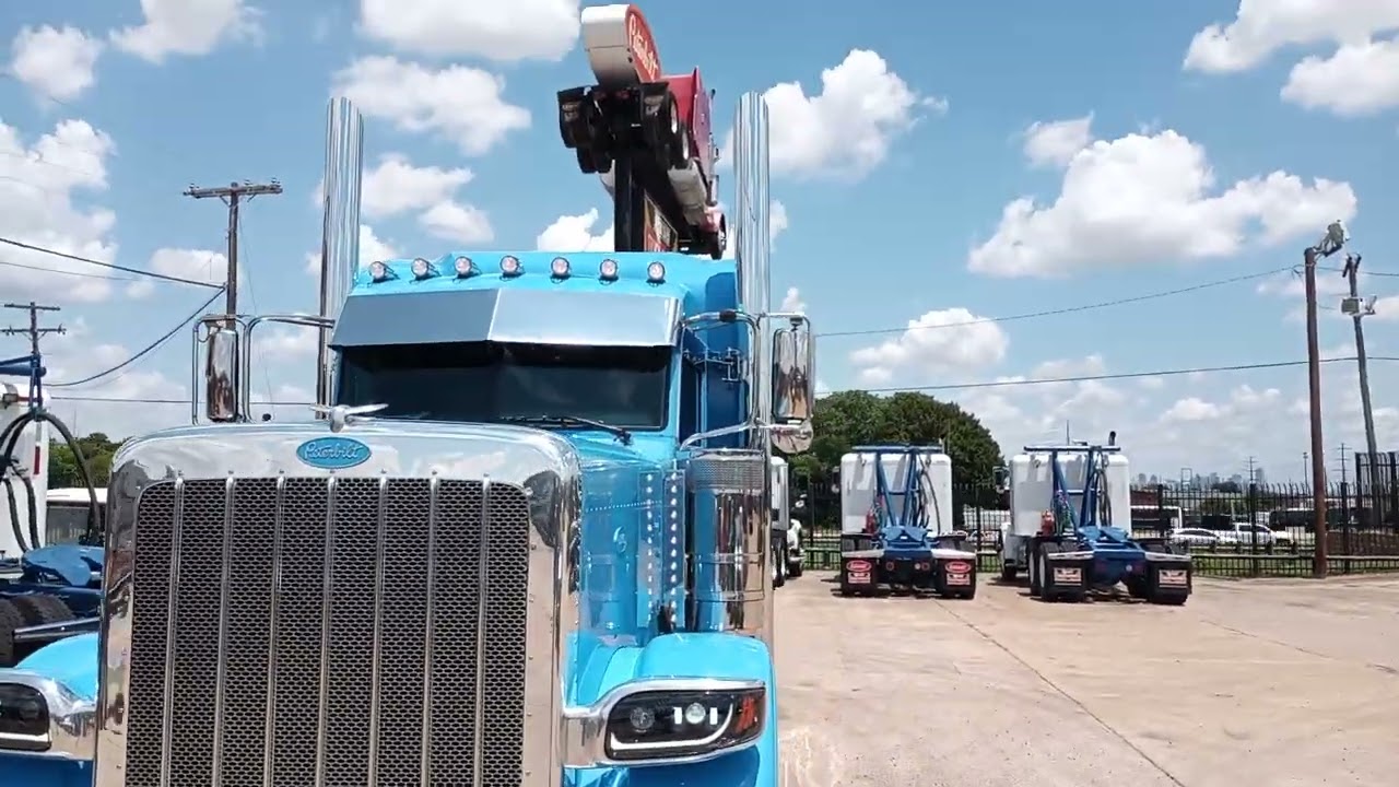 Baby blue peterbilt 389