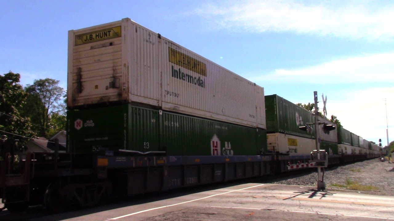NORFOLK SOUTHERN GE D9-44CW Northbound Intermodal Container Train
