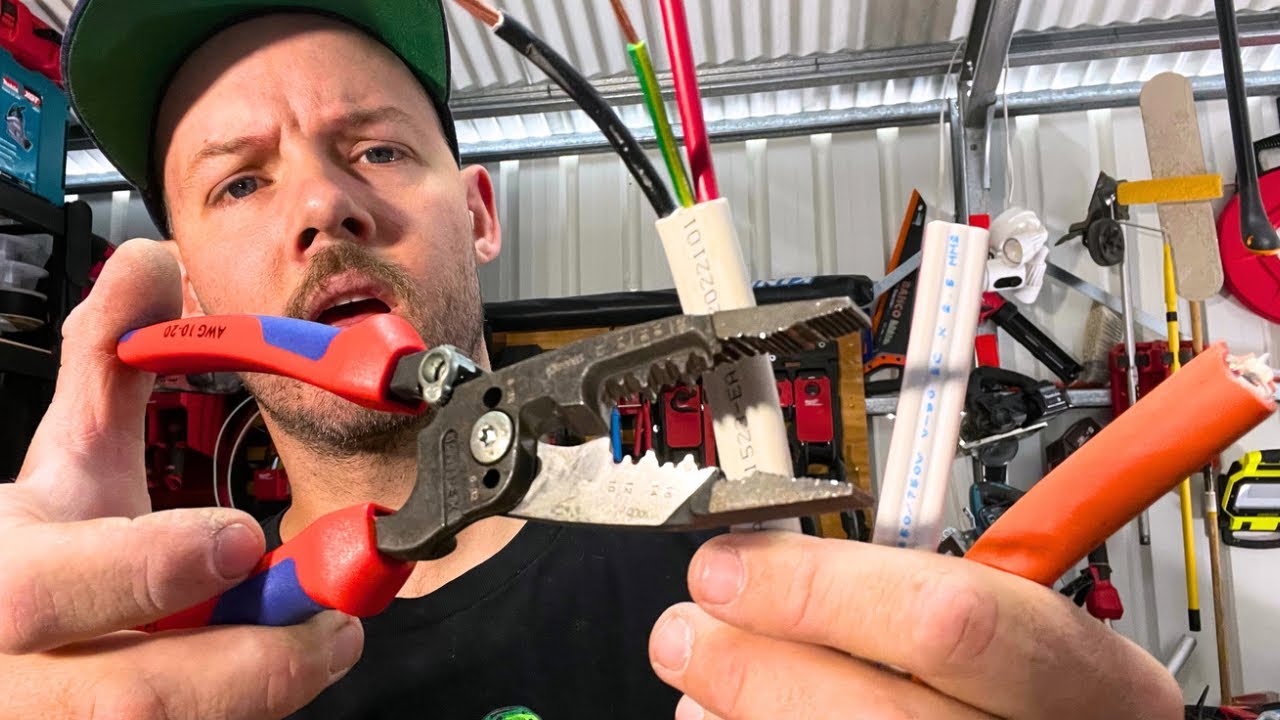 Австралийский электрик коммерческого назначения изучает стрипперы KNIPEX 13728