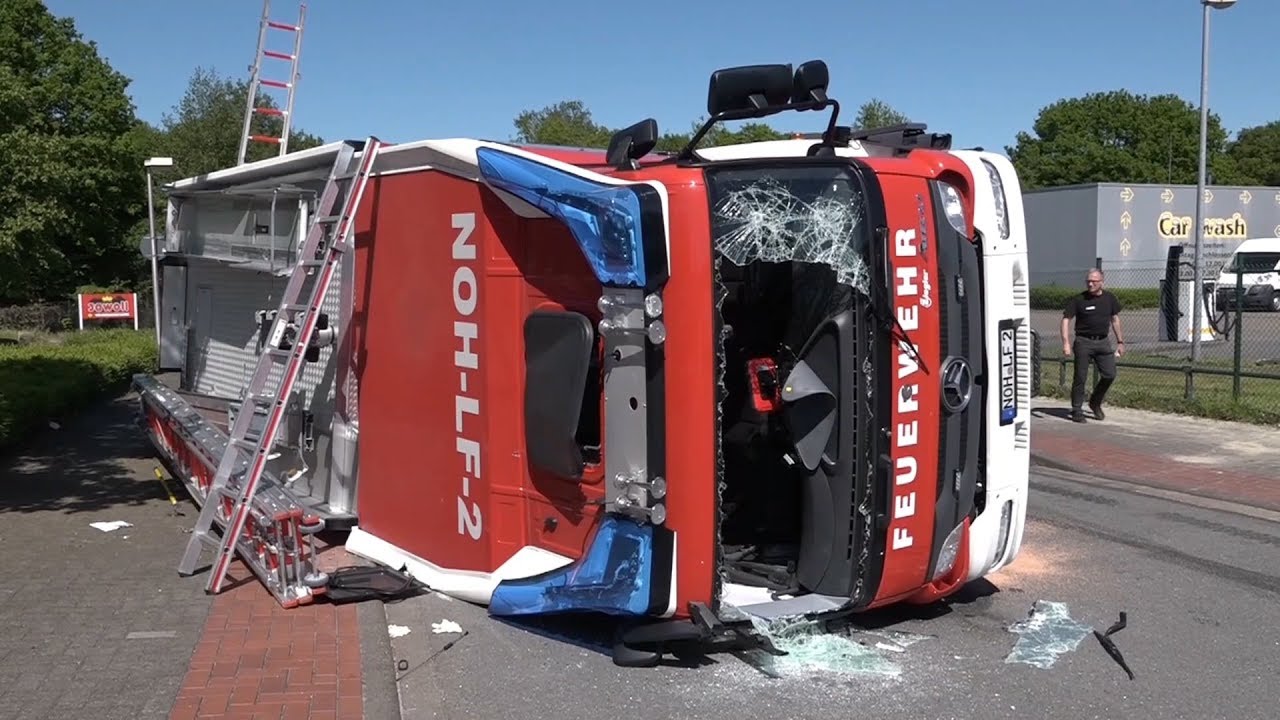 Einsatzwagen der Feuerwehr verunglückt in Bad Bentheim: sieben Verletzte