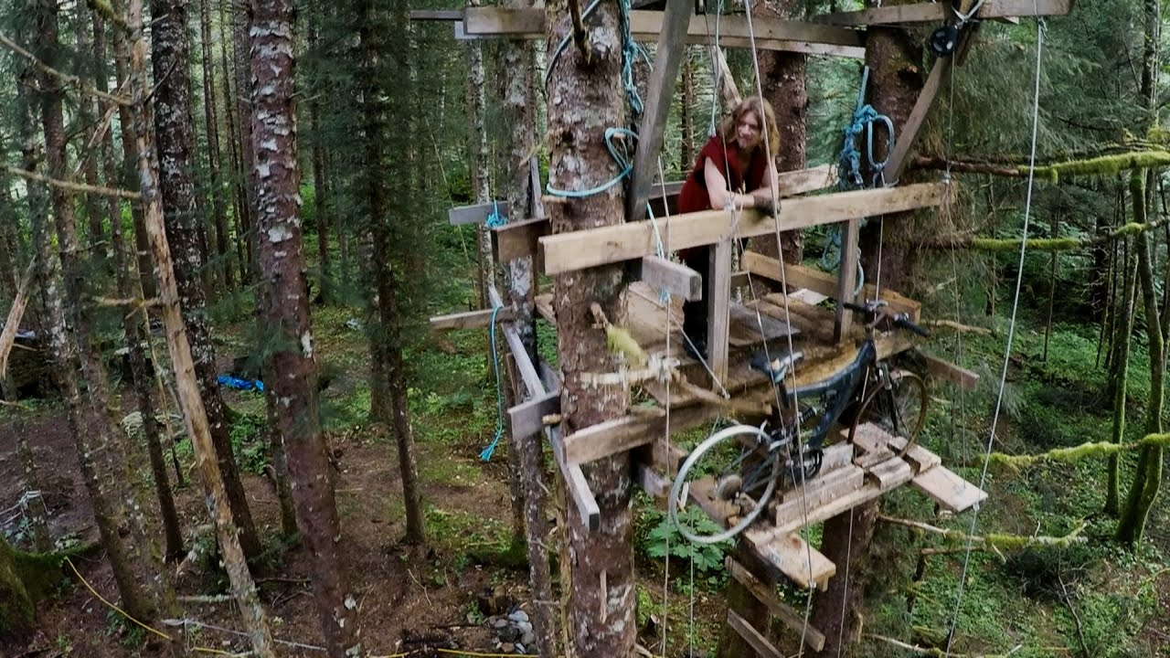 The Brown Family Lives Off the Land | Alaskan Bush People