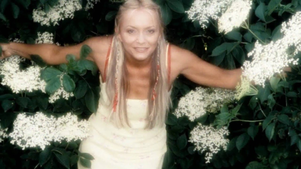 Małgorzata Ostrowska - Wiosna kwiaty rozdaje