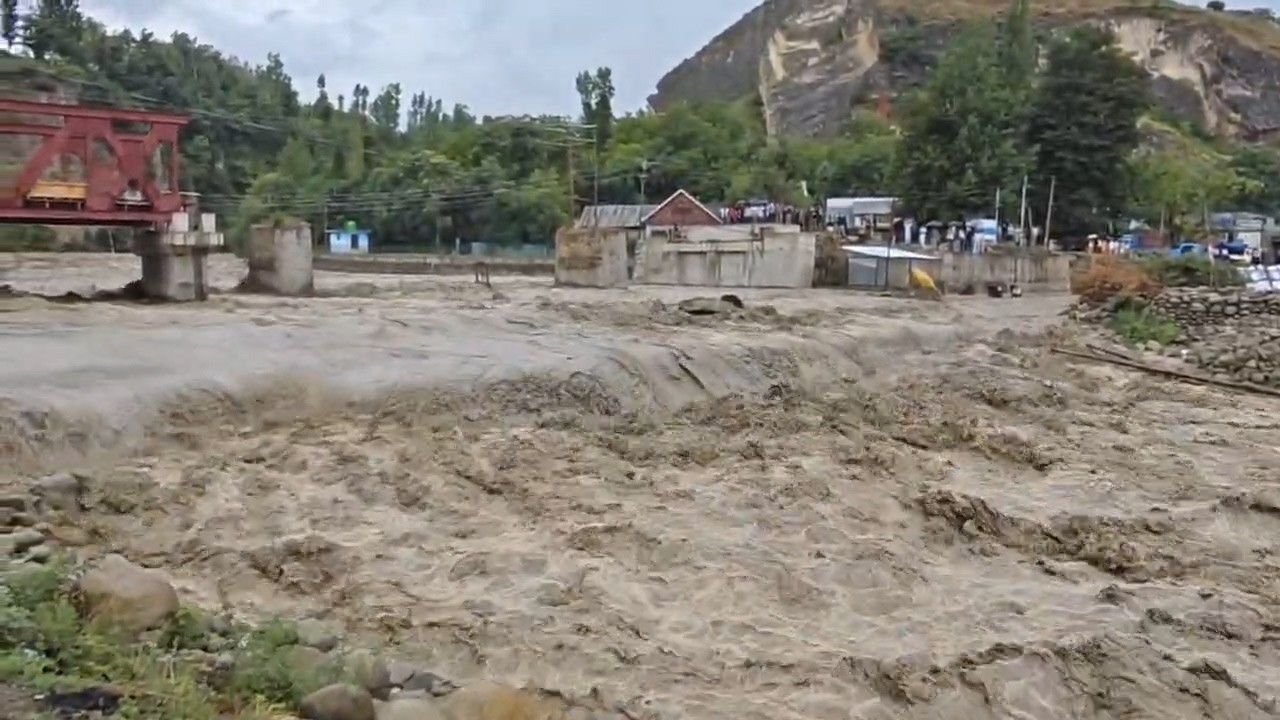 Beerwah's Sukhnag diversion washed away; bridge damaged after flash flood