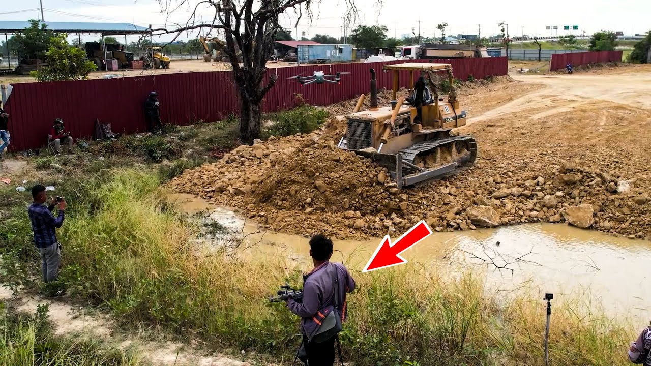 Connect Impressive Activity !! Amazing Skill  Bulldozer Push Sand to Machine 25.5T Trucks in Action