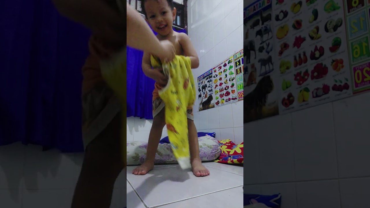 Belajar Pakai celana dan baju Sendiri 05.04.23 M.Yudan F.