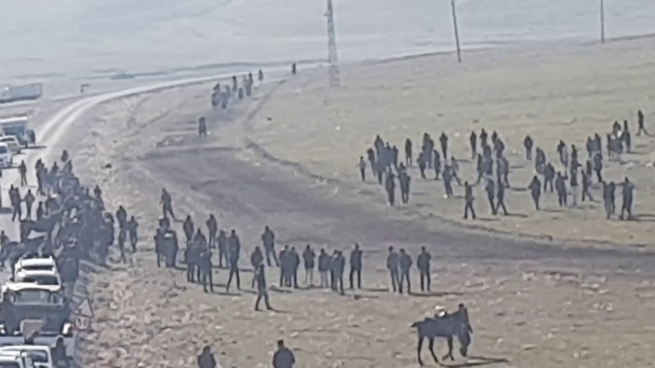 Varto yılanlı köyü kışın at yarışı