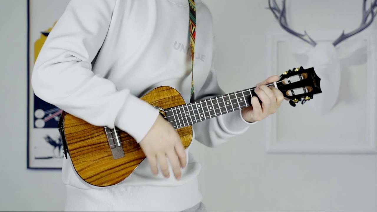 Caramel MC25 High Gloss Concert All Solid Acacia Ukulele