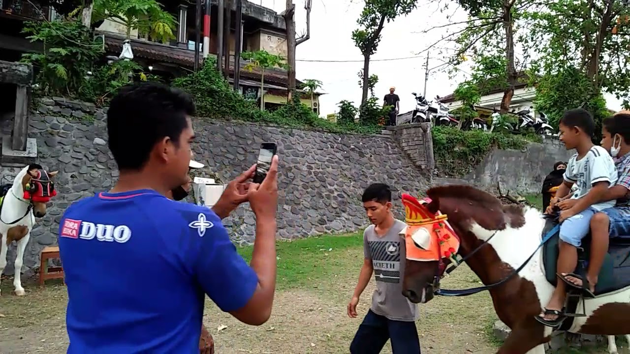 Naik kuda putih di taman pancing pamogan denpasar bali