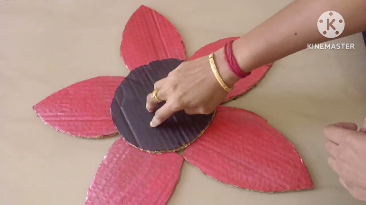 Wall decor with cardboard #decor #diy #creative #craft #cardboard #cardboardcraft 