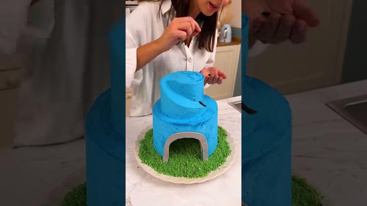Oreo Train Cake! Choo-choo for chocolatey fun 🚂🍪 #cooking #food