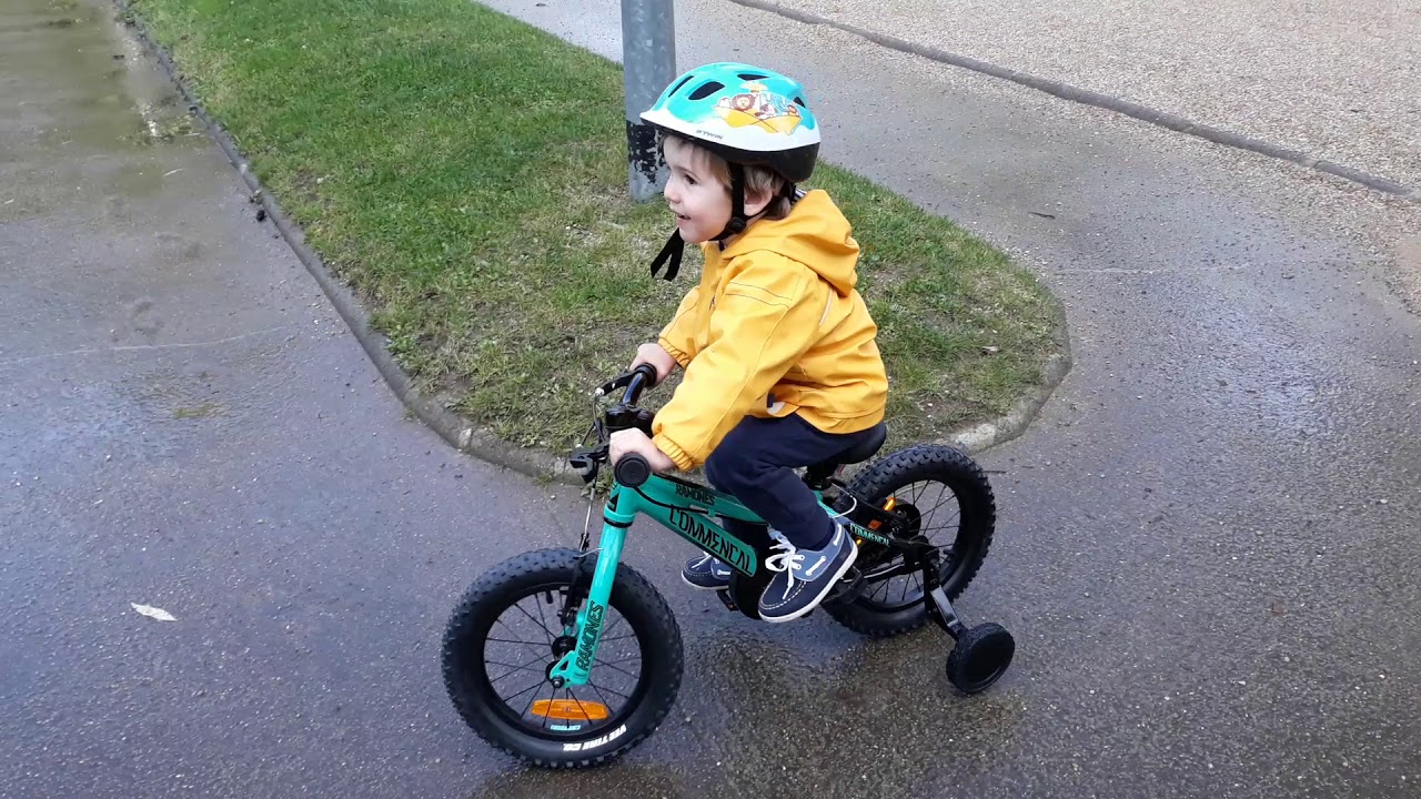 Adam - 3 ans - Premier Vélo