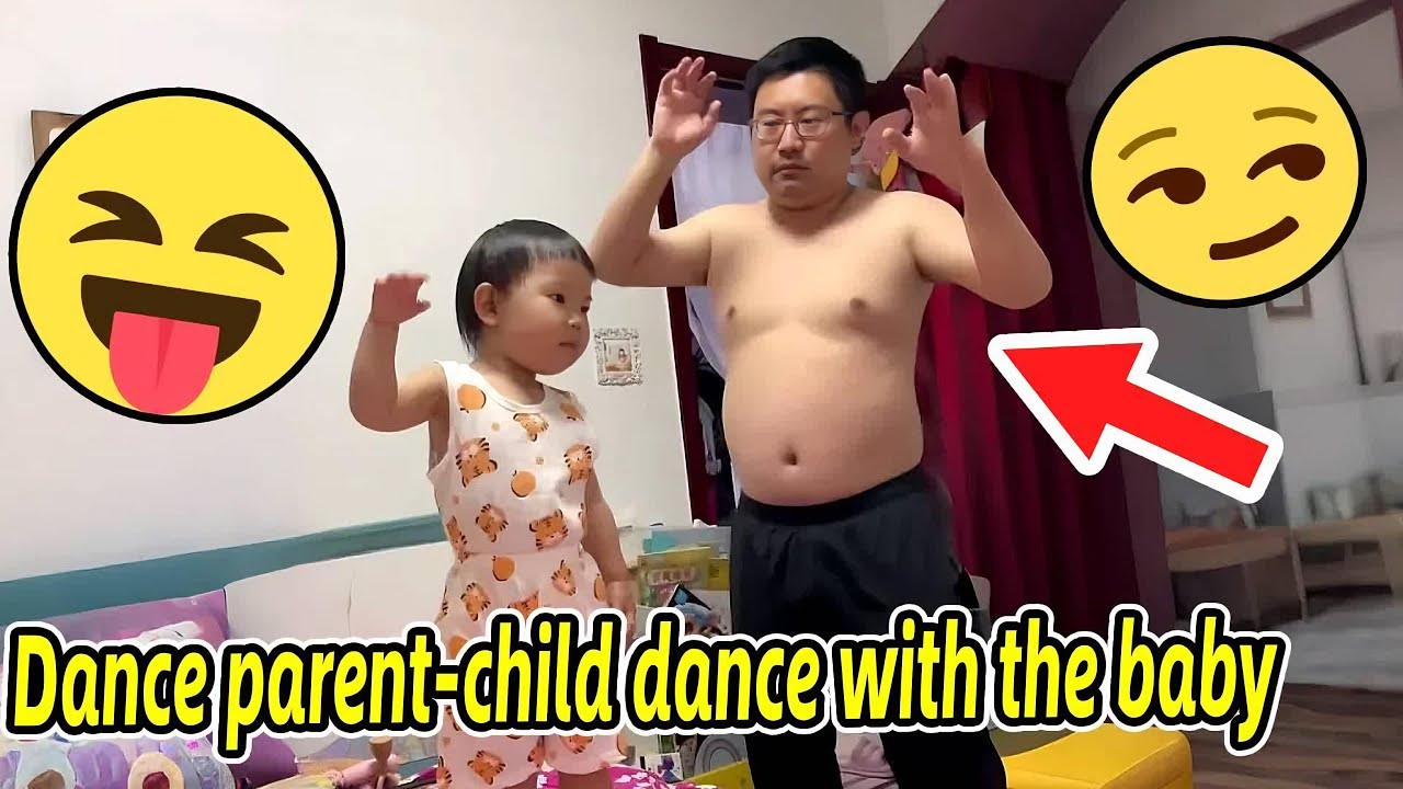 陪寶寶快樂的跳親子舞【Dance happily with the baby in a parent-child dance.】 #最暖親子陪伴 #男人帶娃系列 #爹帶娃 #在家陪娃日常