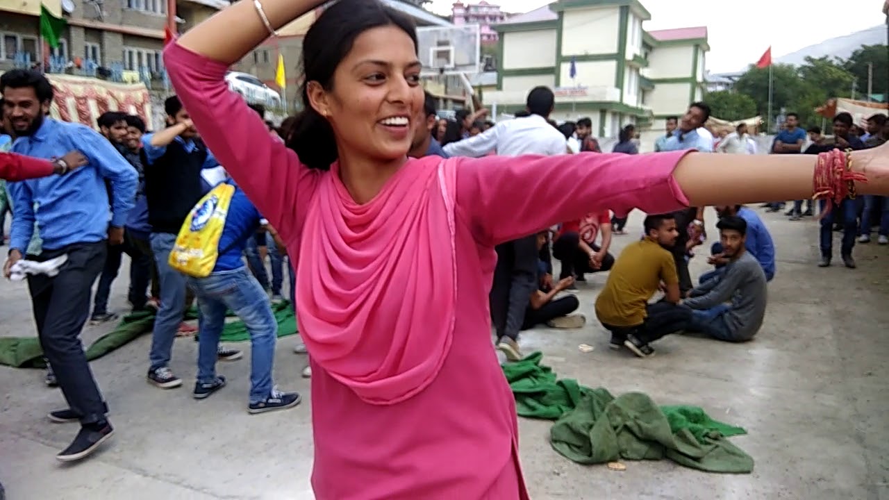 Pahari nati at polytechnic college Rohru