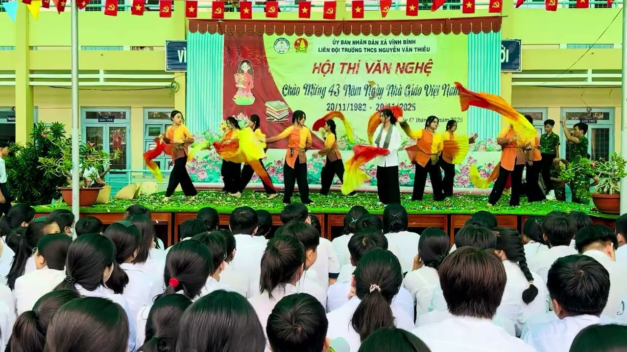 LỚP 9/8 - mẹ yêu con x đường lên phía trước