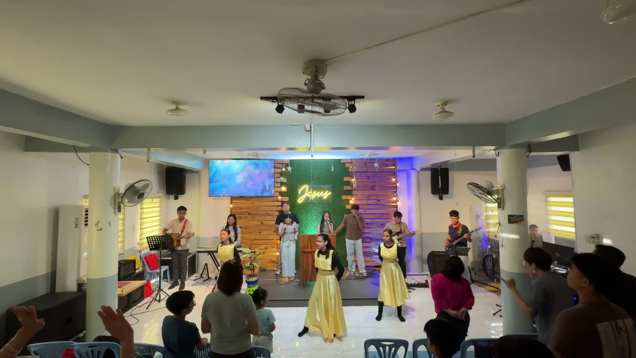 My Redeemer Lives | In Jesus Name | He is Worthy