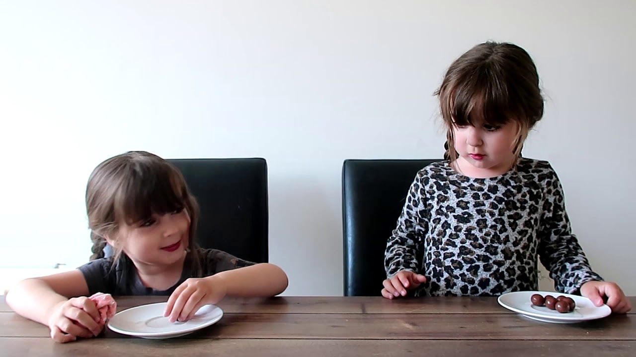 VERBORGEN CAMERA: 1 KRIJGT NIKS,DE ANDER HEEL VEEL