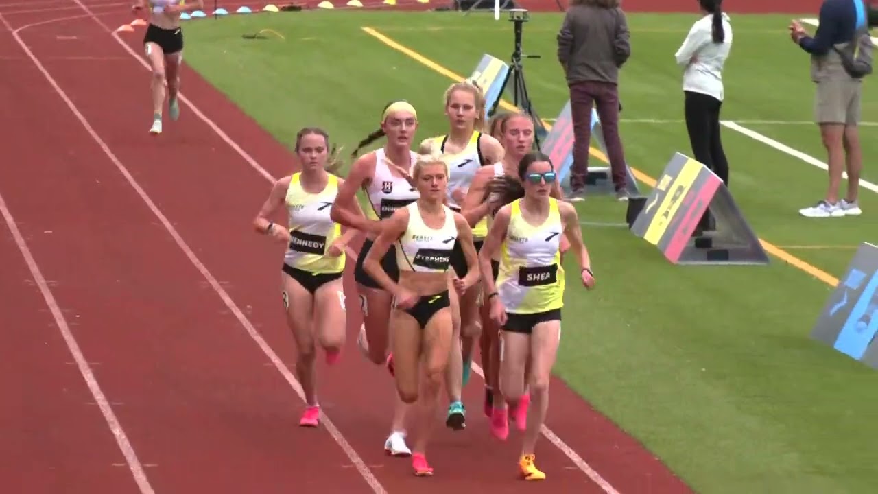 Забег Five Under 10:00 в Брукс PR Invit Girls 2 Mile