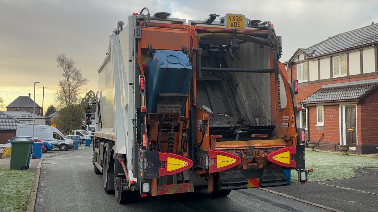 Dennis Elite + Refuse Truck on Recycling, WDS 