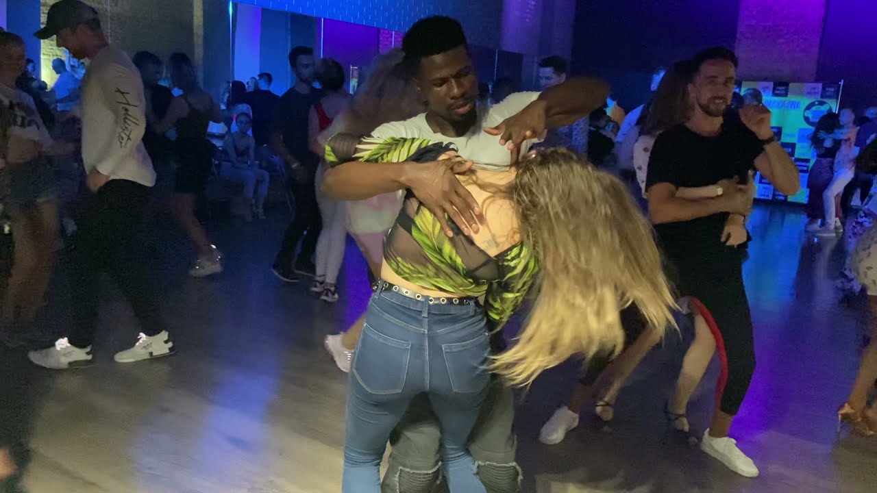 Jr - La Estrella - Carlos Espinosa , Gaby & Estefy , Elvis Stephen bachata Sensual