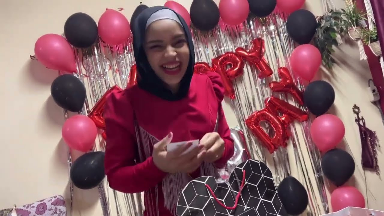 شيماء هتفتح هدايا عيد ميلادها 😍شوفو احلي هديه