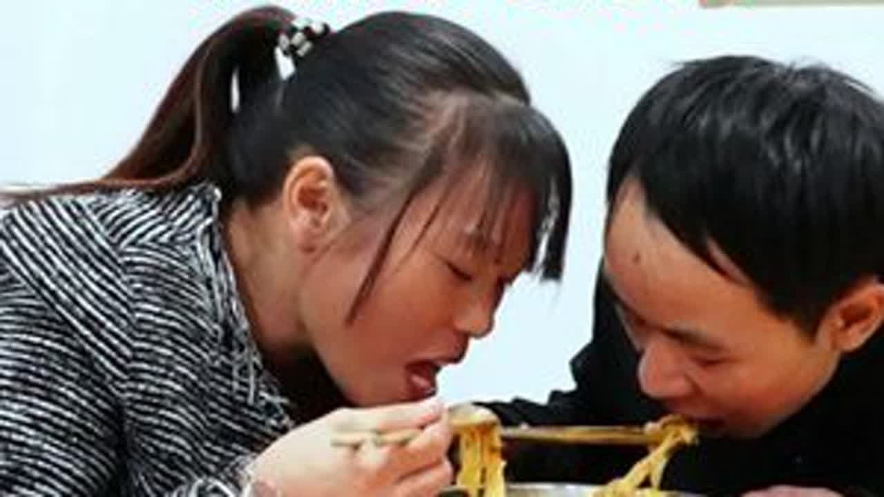 其实两个人在一起 吃什么不重要 咸做一锅 淡做一碗 这就是我们的生活#二婚也幸福 #大老婆小老公的幸福生活 #小阿福的幸福生活 #传递正能量 #夫妻相处之道