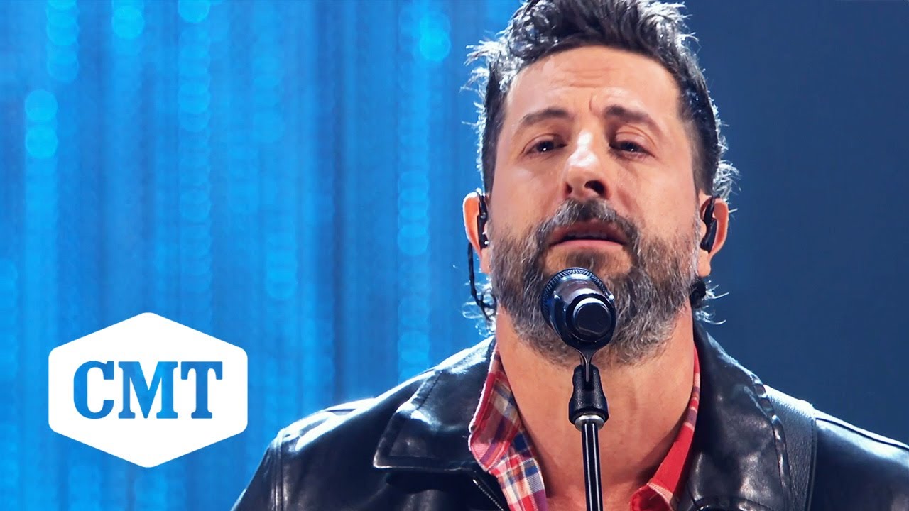 Old Dominion Performs 