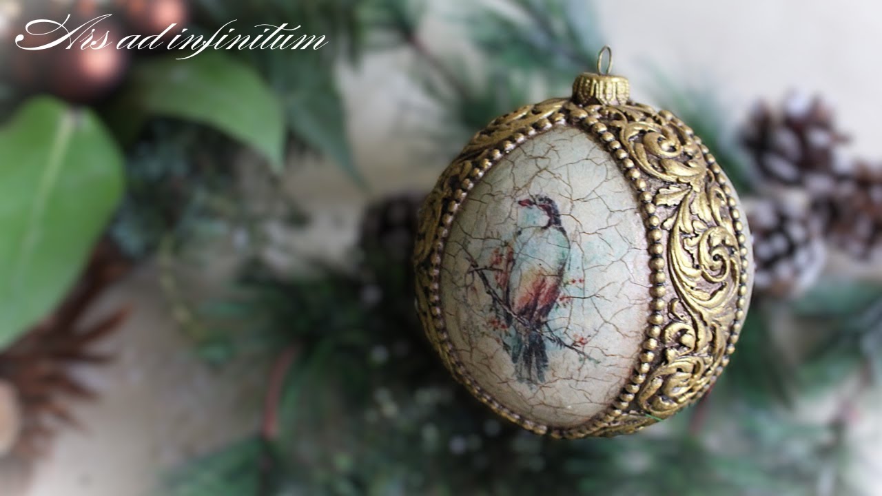 Bombka ze spękaniami w złotej oprawie. / A bauble with cracks in a gold setting. Decoupage. Vintage.