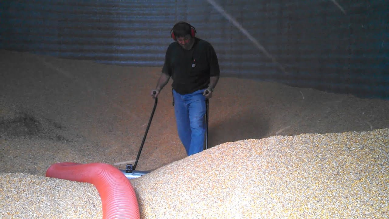 REM 2700 grain vac loading truck