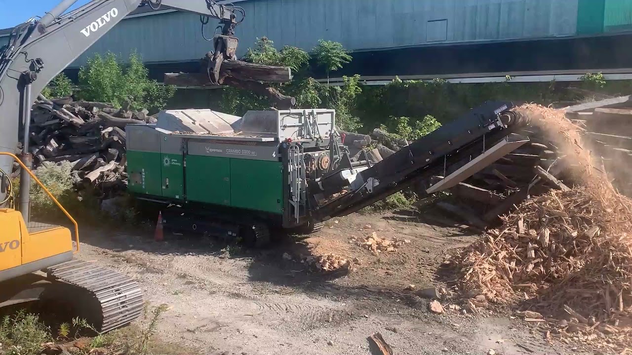 Komptech Crambo 6000 Shredding Logs