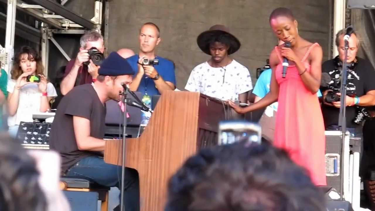 Damon Albarn with Rokia Traore (less wobbly) - Melancholy Hill - Africa Express London 08/09/2012