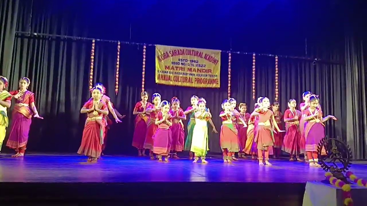 মেয়েদের Dance performance 