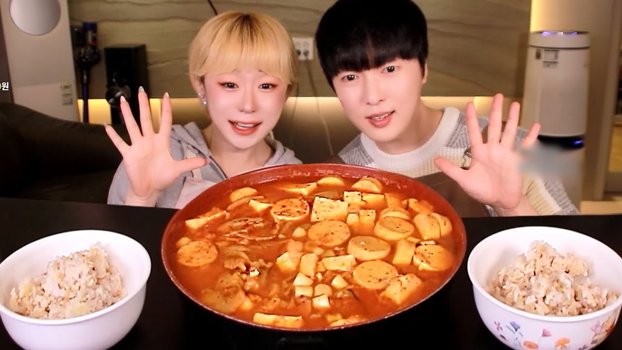 김치찌개 끝판왕✨ 돼지 양지 넣고 직접만든 김치찌개 먹방 🥘 두부봉으로 식감까지 잡았습니다😋