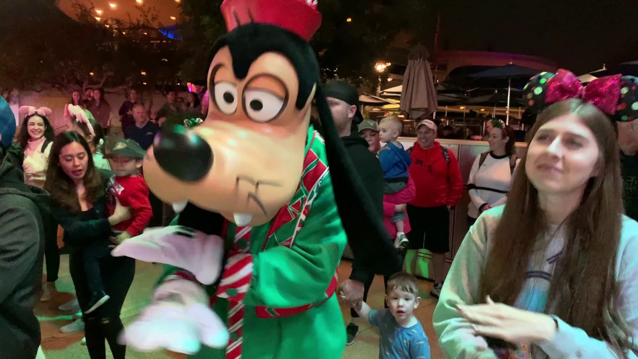 Disney Holiday Dance Party🎅🎄☃️☃️🎄