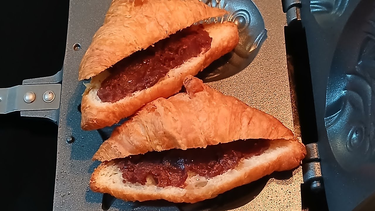Crispy Croissant Stuffed with Red Bean