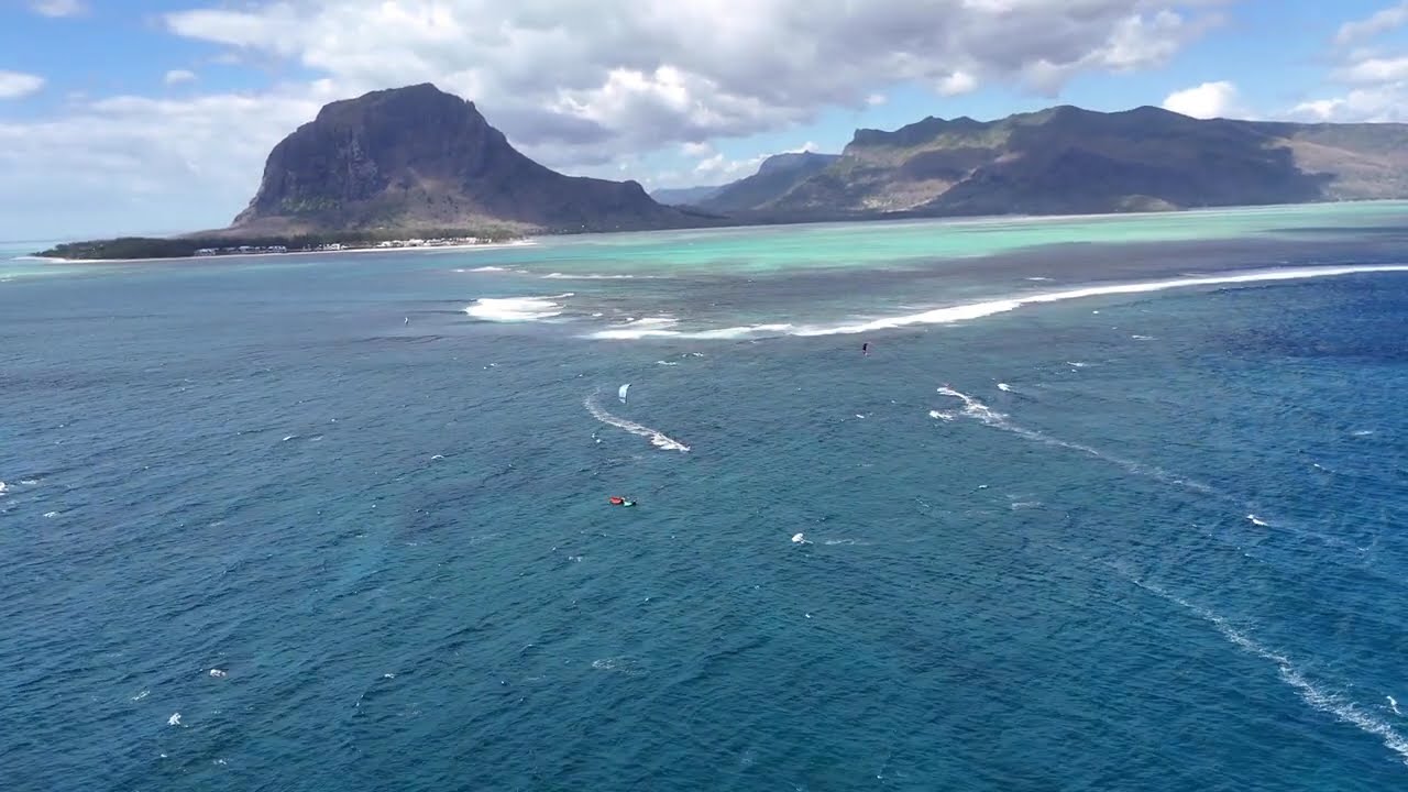 Mauritius Le Morne, Manawa wave,  windsurfing, kitesurfing, wing-foilsurfing