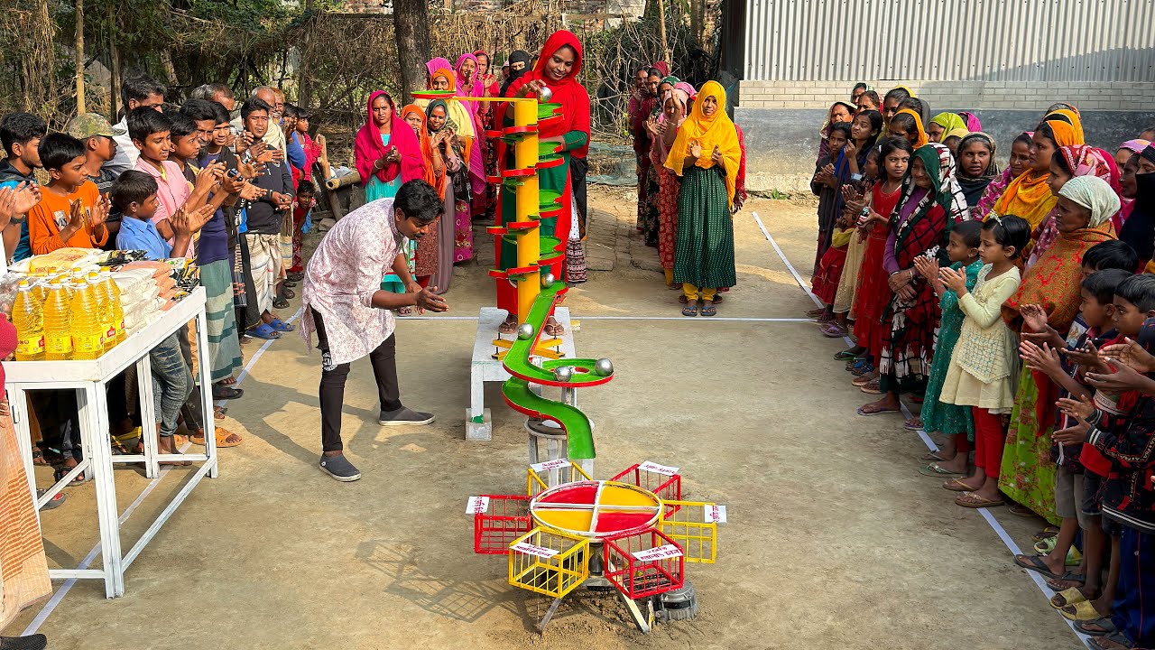 আজব খেলায় ভিন্ন চমক। বল গড়িয়ে প্রয়োজনীয় উপহার জেতার মজার খেলায় কে বেশি পুরস্কার জিতলো দেখুন ?