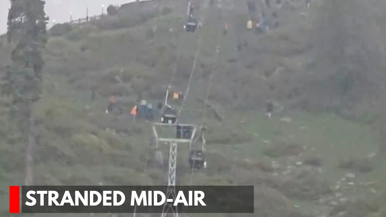 300 Tourists Stranded Mid-Air As Technical Snag Halts Gulmarg Gondola Service
